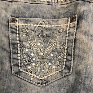 CATO Mid Rise Wide leg Jeans Light Blue SIZE 14W. 5 pocket design Length is 33”.